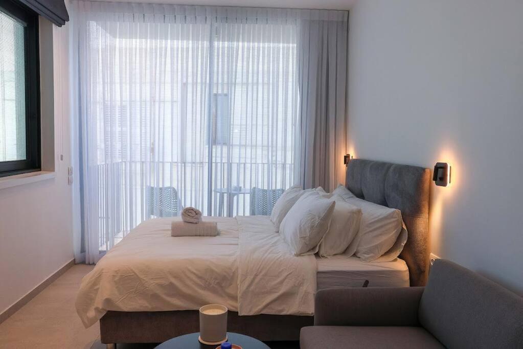 Luxury Flat 18 *