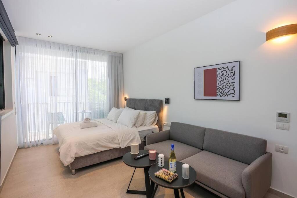 Luxury Flat 18 *